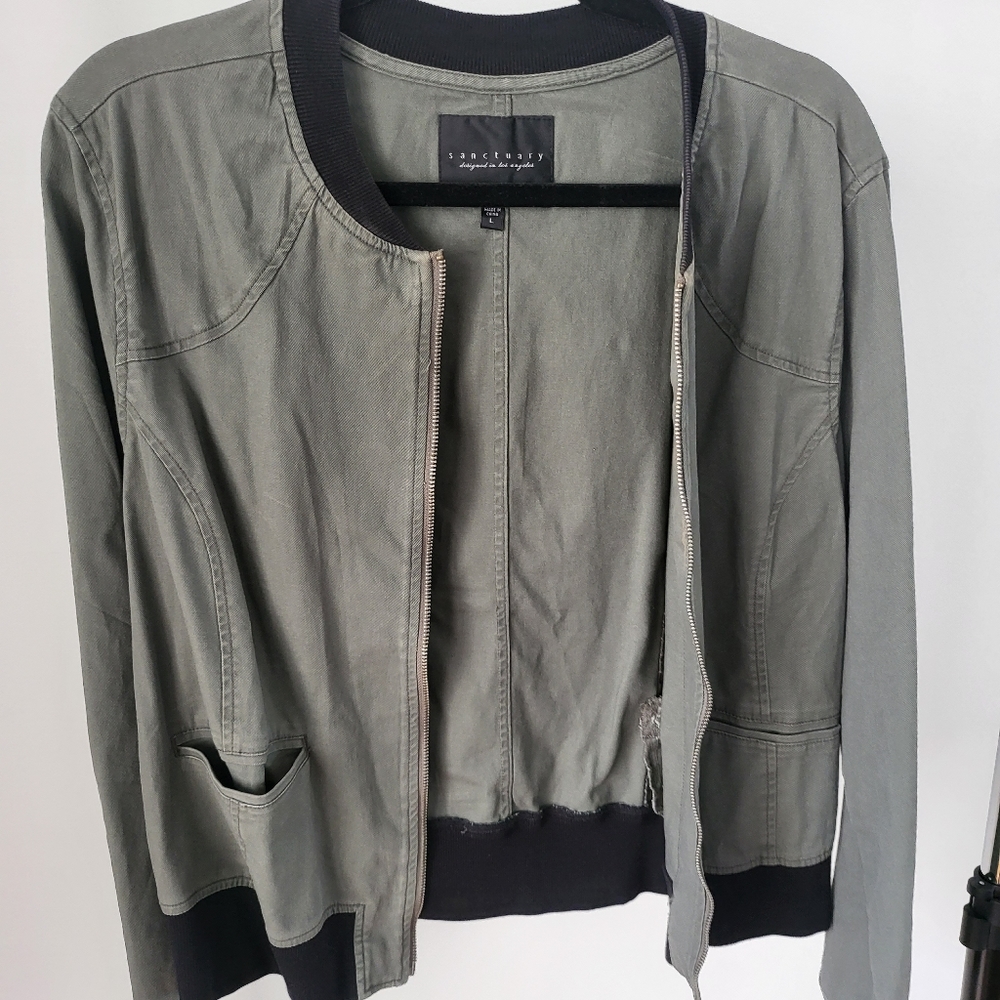 Sanctuary Army Green Bomber